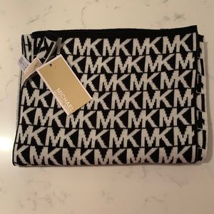 NWT Micheal Kors Scarf